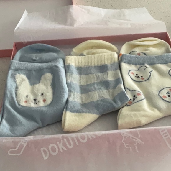 Ladies Dokutoku Fun Bunny crew socks set - Picture 2 of 7